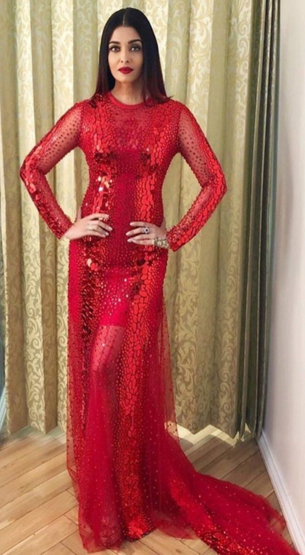Aishwarya rai bachhan in red dress